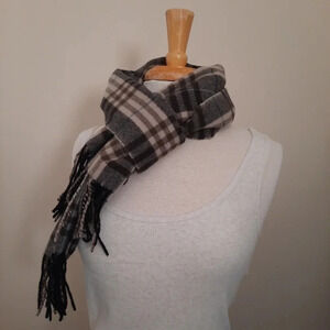 Enzo  Mantovani Wool Cashmere Scarf Plaid Tassels Rectangle GUC